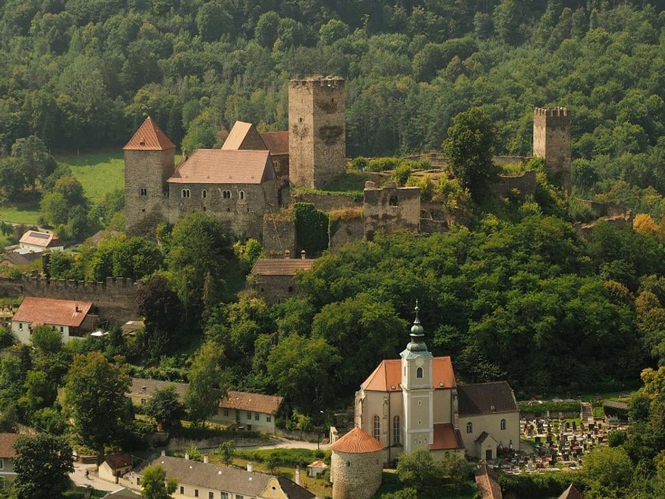 Pohľad z rozhľadne na Hardegg