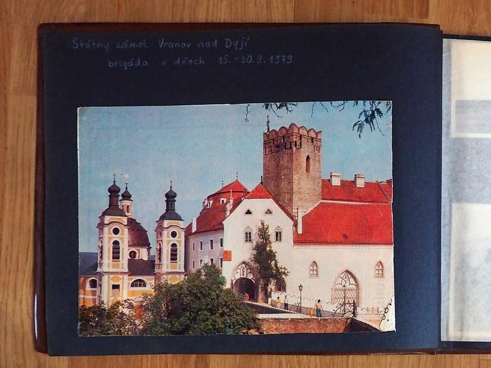 Kúsok z albumu