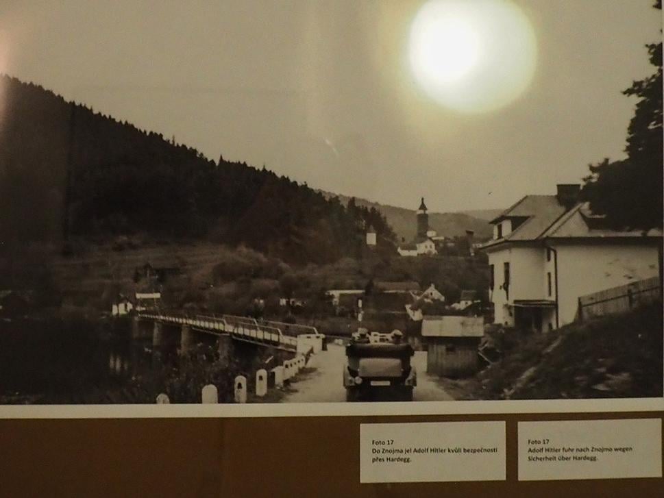 1938 - Hitlerovo auto prichádza na most cez Dyju