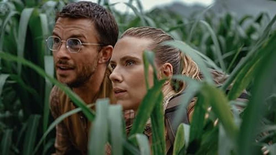 Jonathan Bailey, Scarlett Johansson