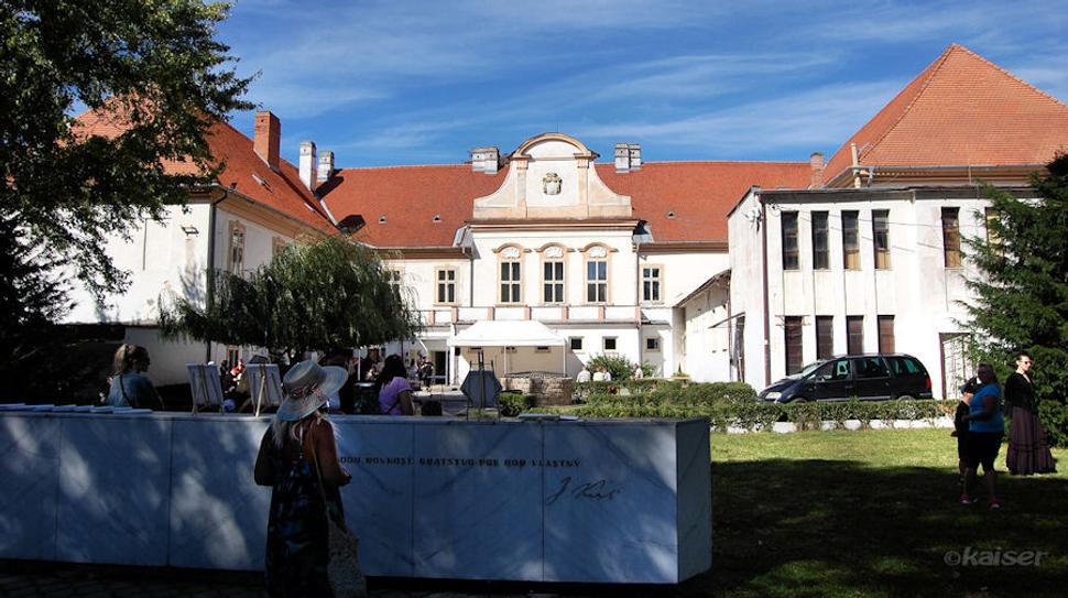 Nádvorie kaštieľa Migazziovcov ožíva starou ľudovou tradíciou