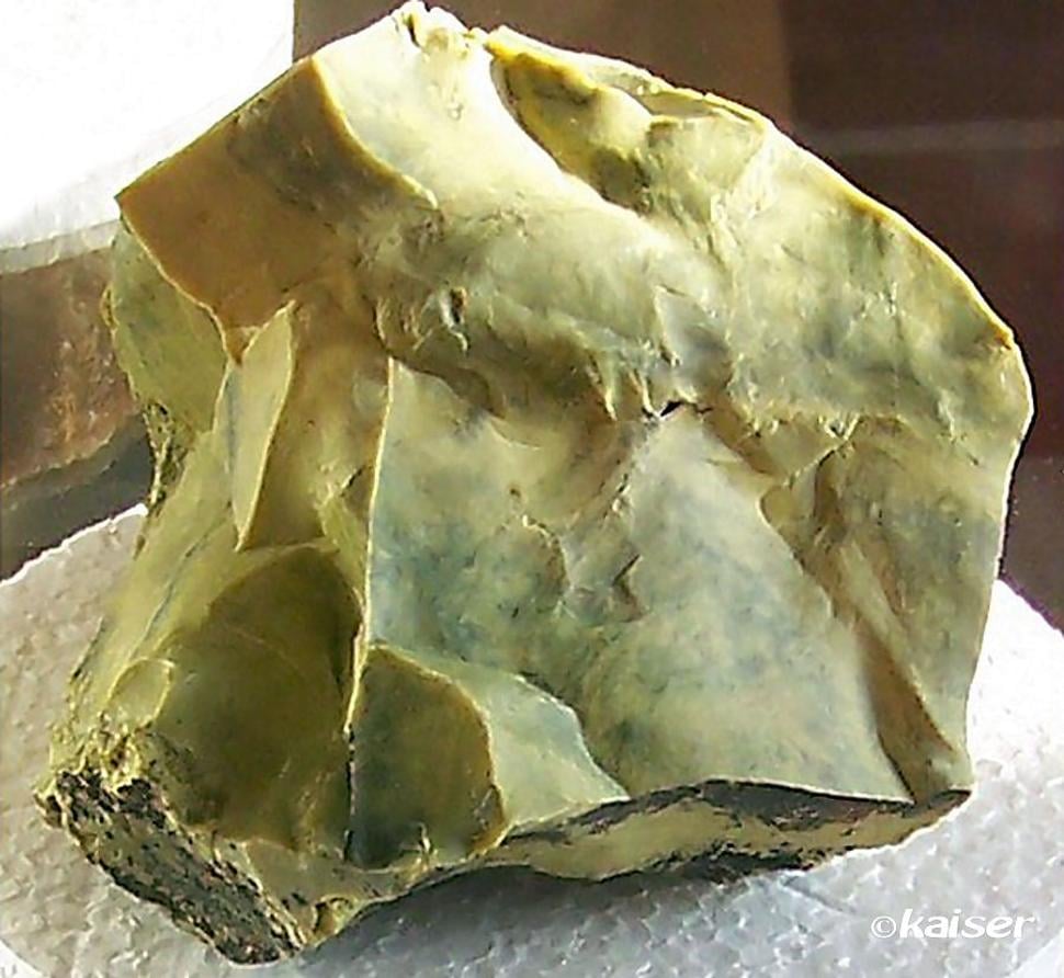 Opál voskový /Glickov – Čierna dolina/