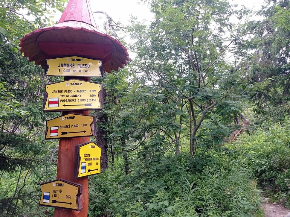 Jamské pleso. Od vrcholu sme už preši 4,7 kilometra.