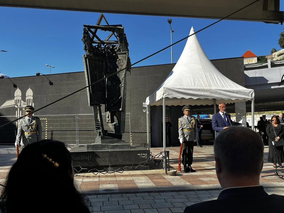 Príhovor predsedu NR SR Richarda Rašiho 9. septembra 2025 pri príležitosti spomienky Pamätného dňa holokaustu a obetí rasového násilia v Bratislave.