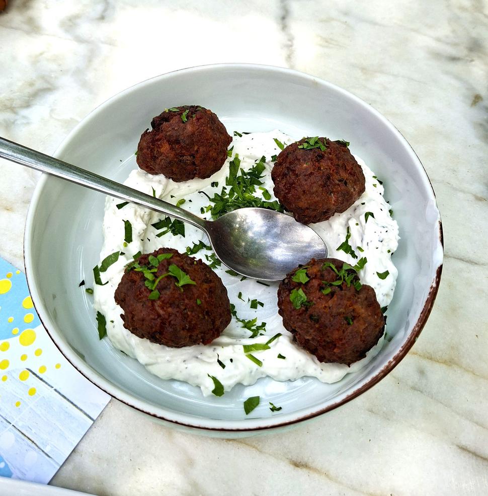 Tatziky a meat bolls nesmú chýbať