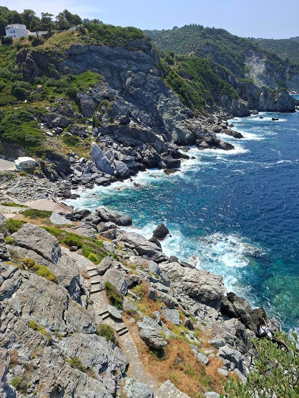 Agios Ioannis a pohľady z vrchu