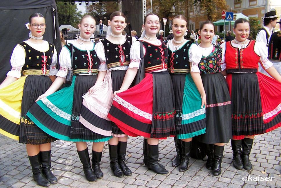 Tanečnice z FS Inovec