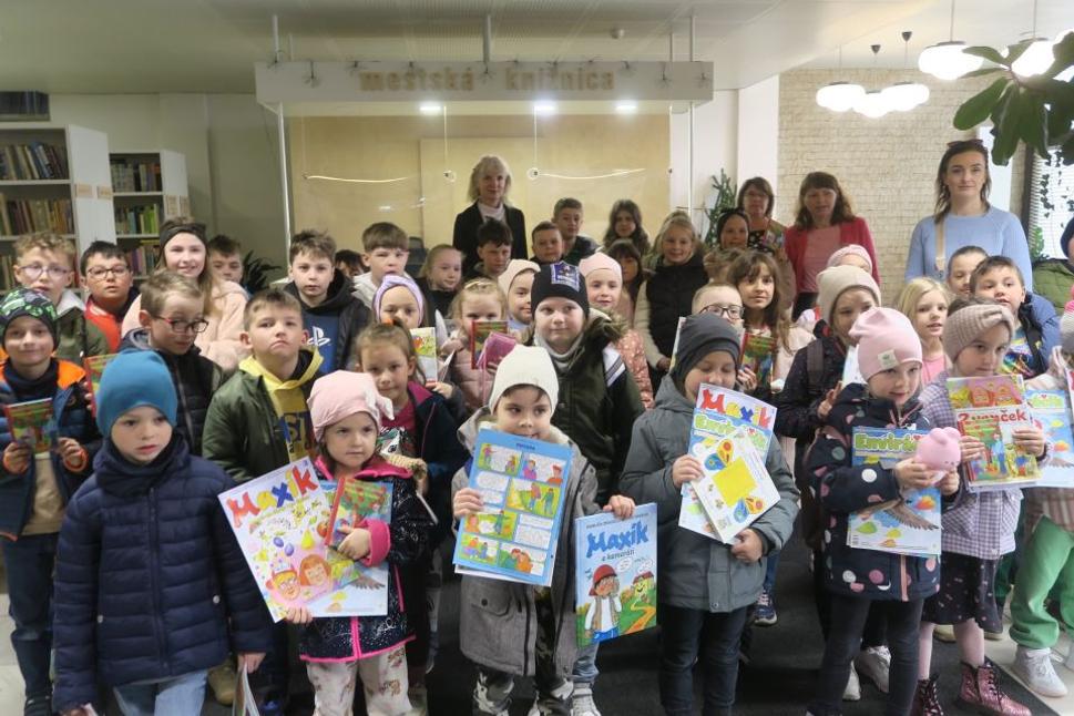 Stretnutie so spisovateľkou, publicistkou, vydavateľkou a mediálnou teoretičkou Danušou Dragulovou-Faktorovou, oslava jej okrúhlych narodenín v knižnici.