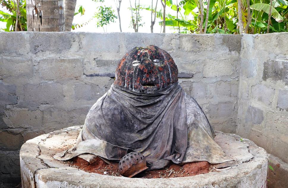 Hliněná figura vodun Legba