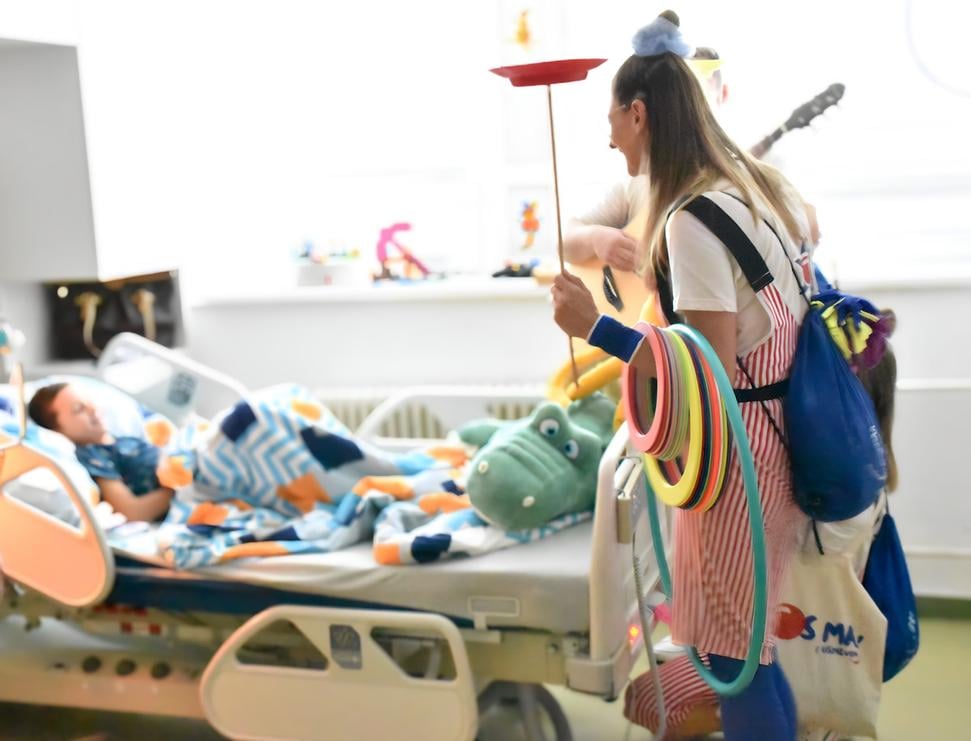 V rámci Cirkusu Paciento prichádzajú zdravotní klauni na detské onkológie, psychiatrie i do liečebných zariadení.