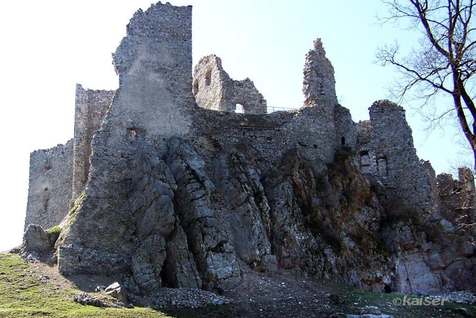 Hrad Hrušov po rekonštrukcii OZ LEUSTACH v roku 2010