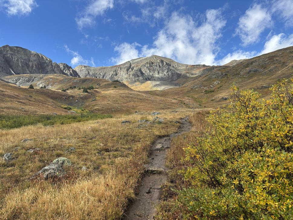 Modrá obloha nad vrcholom (na chvíľu).