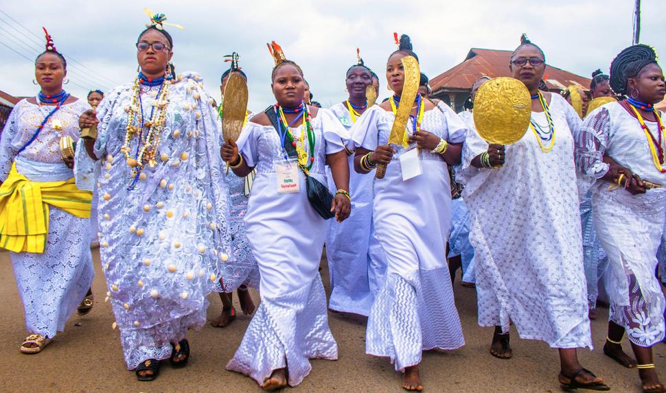 Jorubové při náboženském festivalu – Osun Osogbo