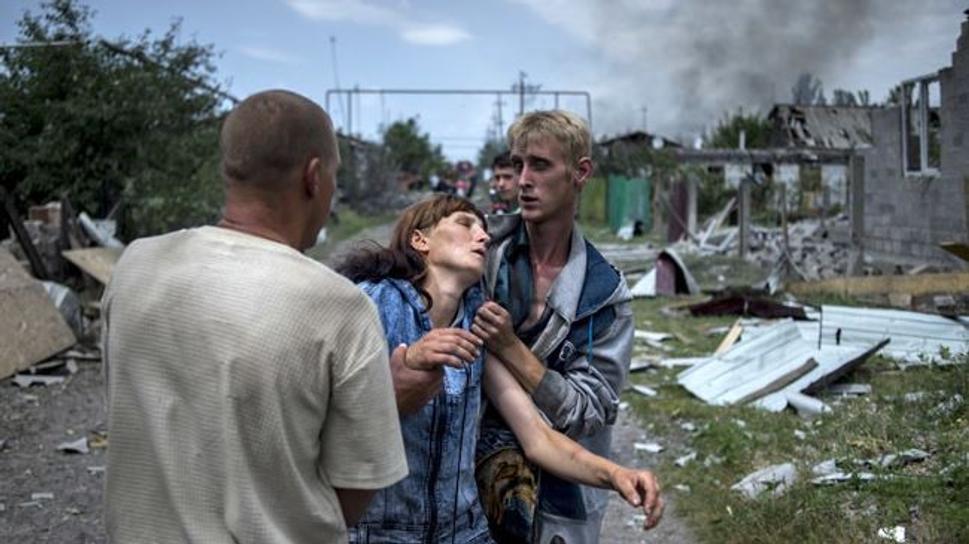 Obyvatelia obce Luganskaya po leteckom bombardovaní Ukrajinskou armádou.