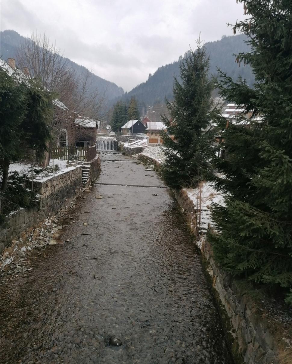 zabáčame
