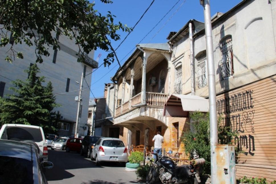 Ubytovali sme sa v Pomegranate Hostel
