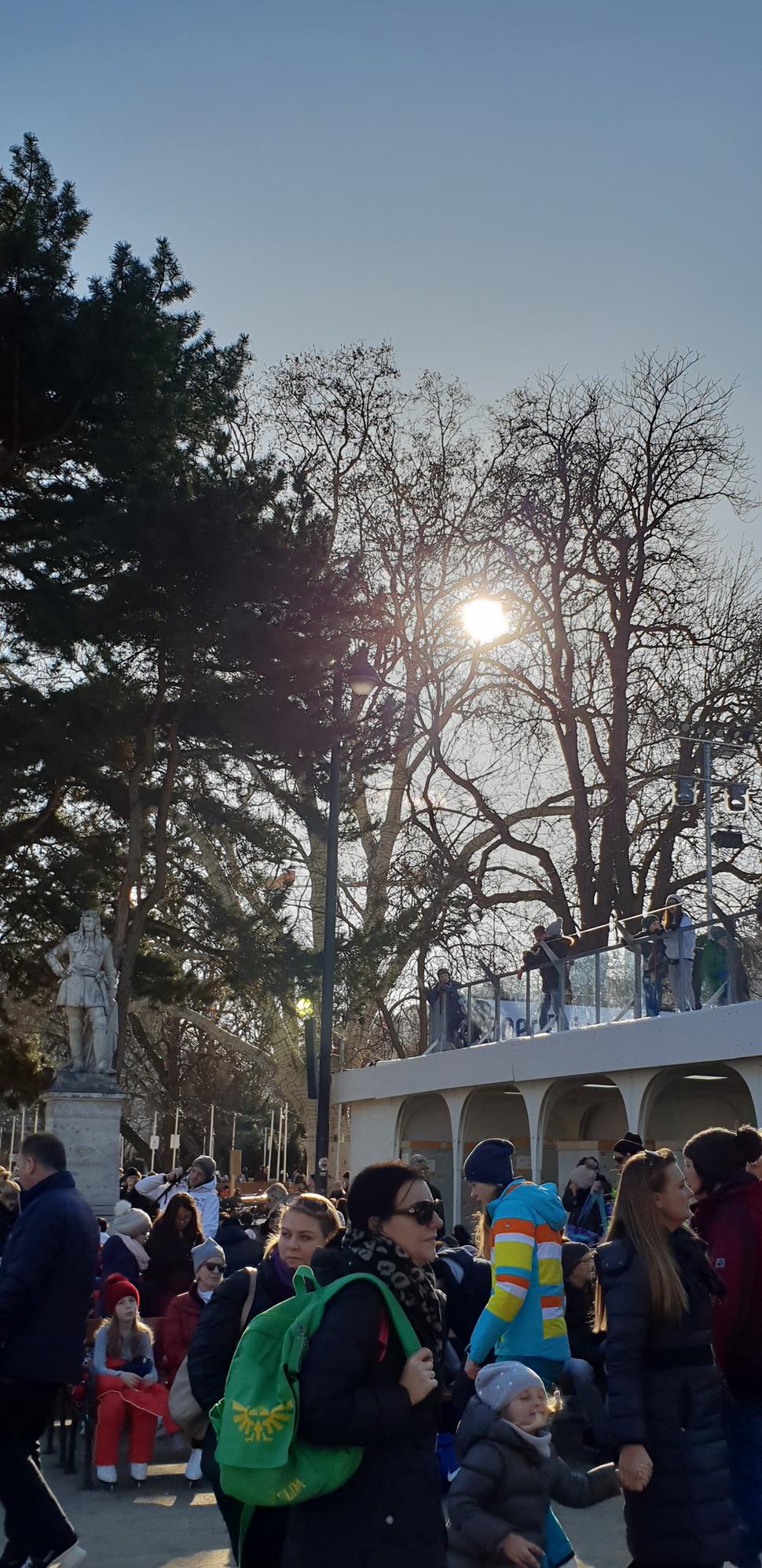 Atmosféra pri klzisku.