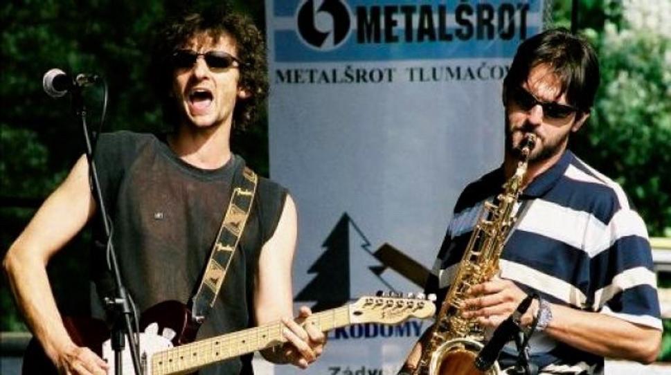 • Bratia Kaliňákovci: gitara so šiestimi kolíkmi a saxofón. •