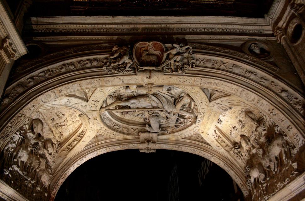 Večernou cestou pred Katedrálu Notre-Dame v Rouen.