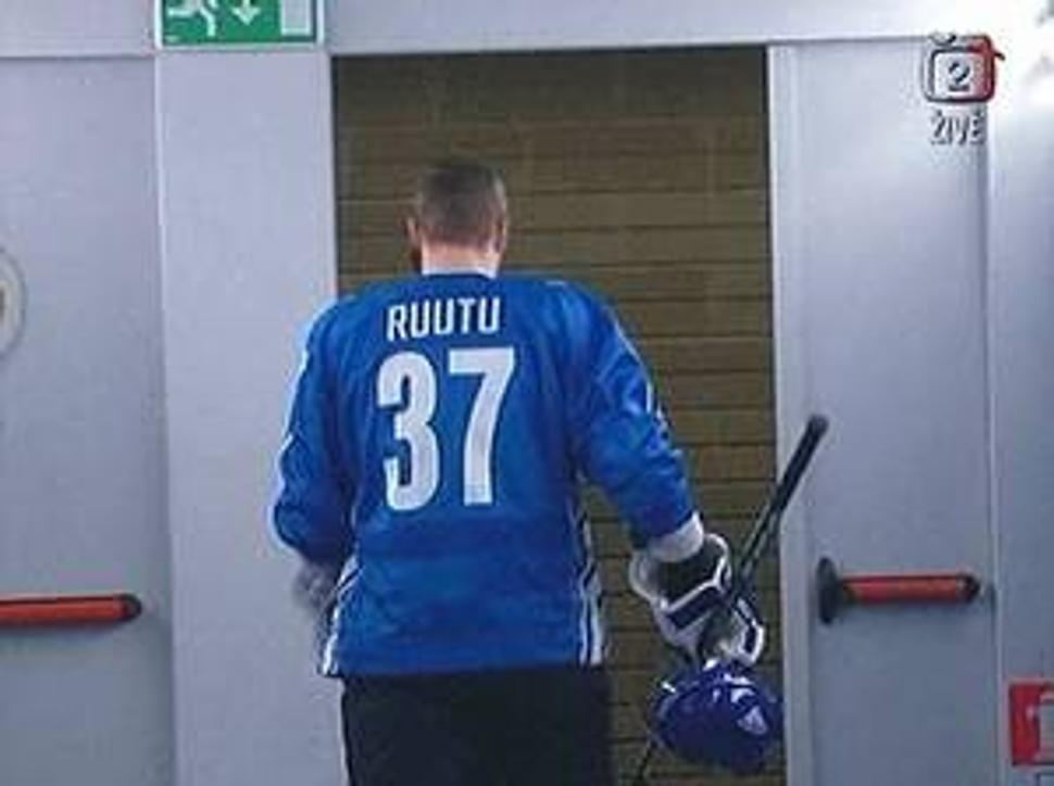Ruutu dostal trest 5min + do konca zápasu.