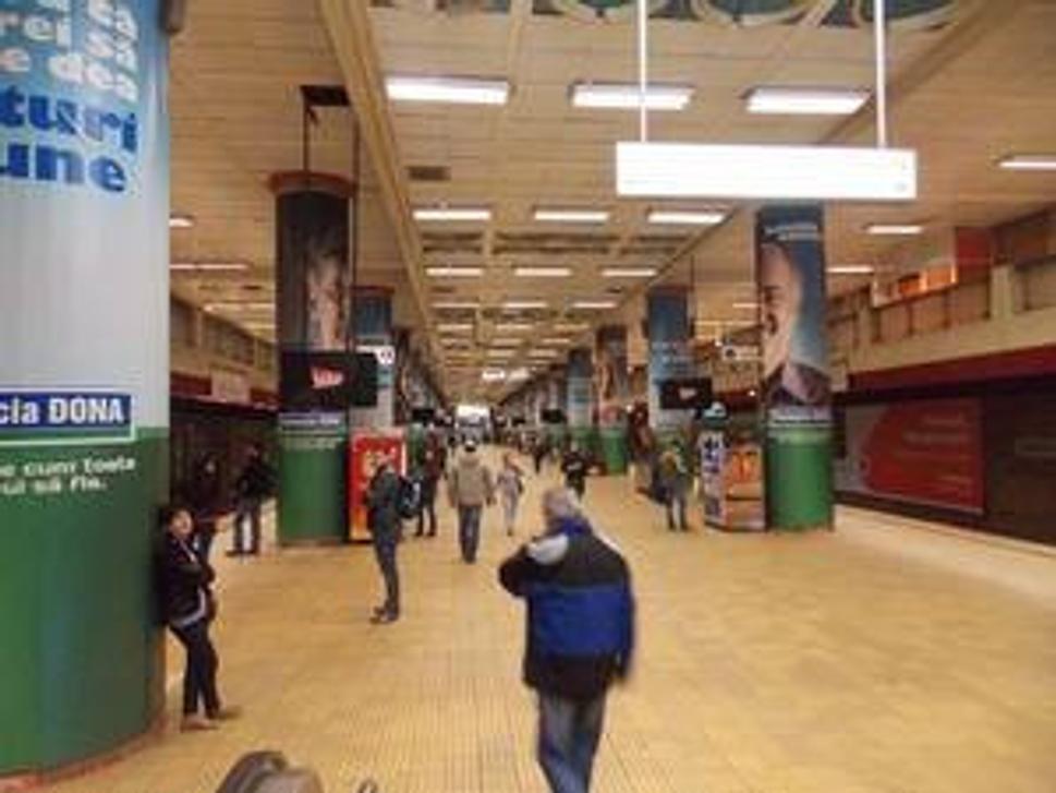 Metro v Bukurešti, strážené na každom rohu, v každej súprave