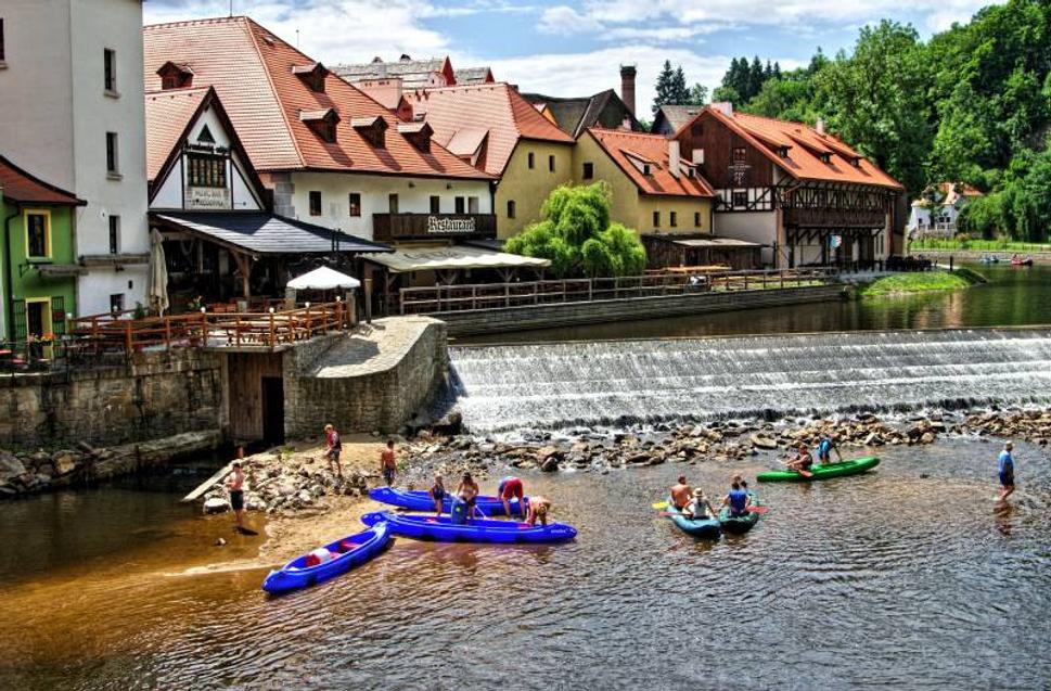 Zástavka pri splave