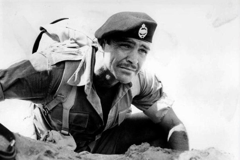 • Thomas Sean Connery ako Sgt. Williams vo filme Pahorok. •
