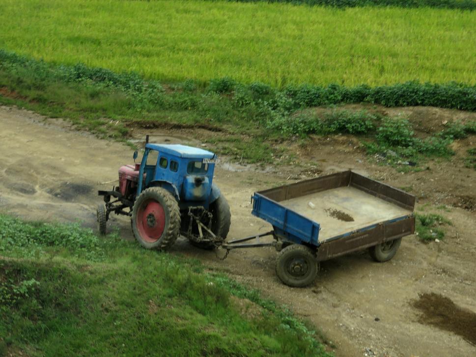 Jediný traktor, ktorý som po celej ceste videl.