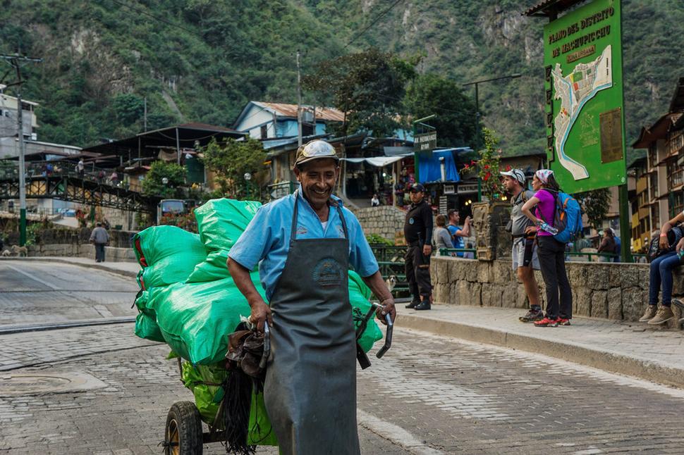 Aguas Calientes- alebo horúce pramene. Predstanica na Machu Picchu. Nezabudnite sa okúpať s domácimi :). Hygiena nulová, zážitok uvoľňujúci.