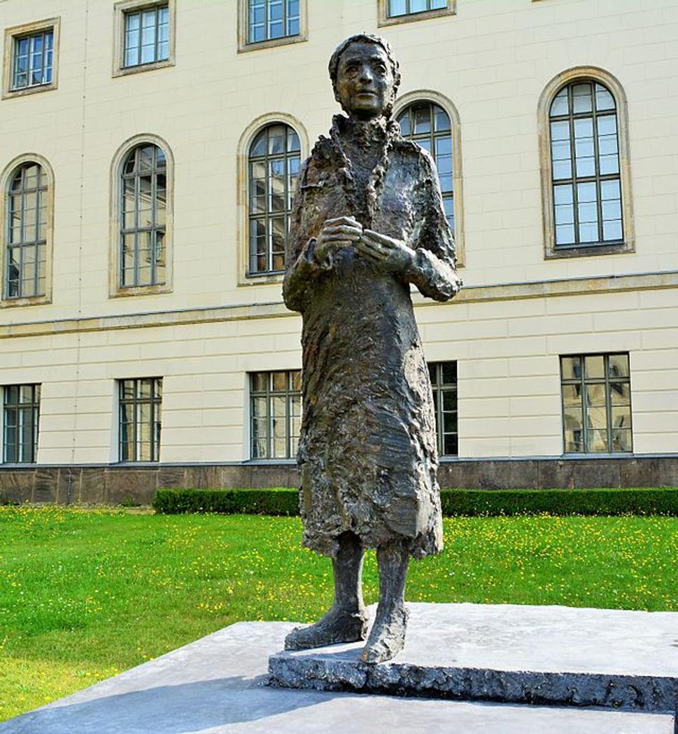 Socha Lise Meitner v Berlíne na Unter den Linden