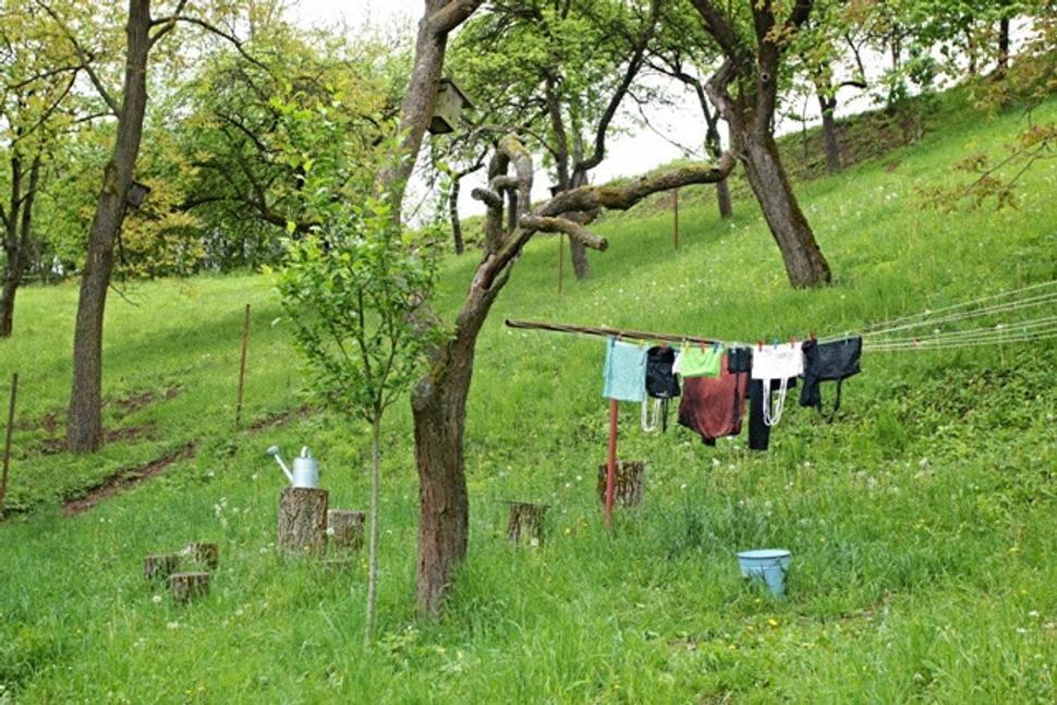 Totálna "eko" vychytávka na záver - sušička prádla na solárny a veterný pohon.