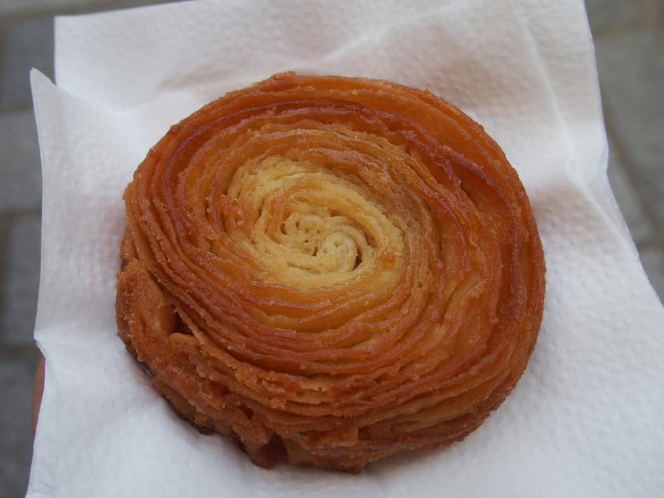 Kouign-amann – chrumkavý okrúhly koláčik