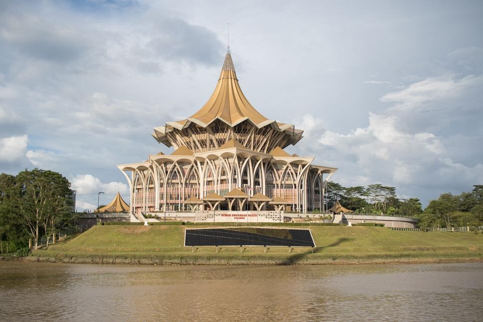 Parlament v Kuchingu, Bangunan Dewan Undangan Negeri