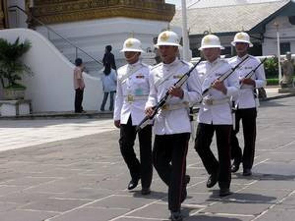 Výmena stráží kráľovskej gardy v Grand Palace - kláštor Wat Phrae Kaew.