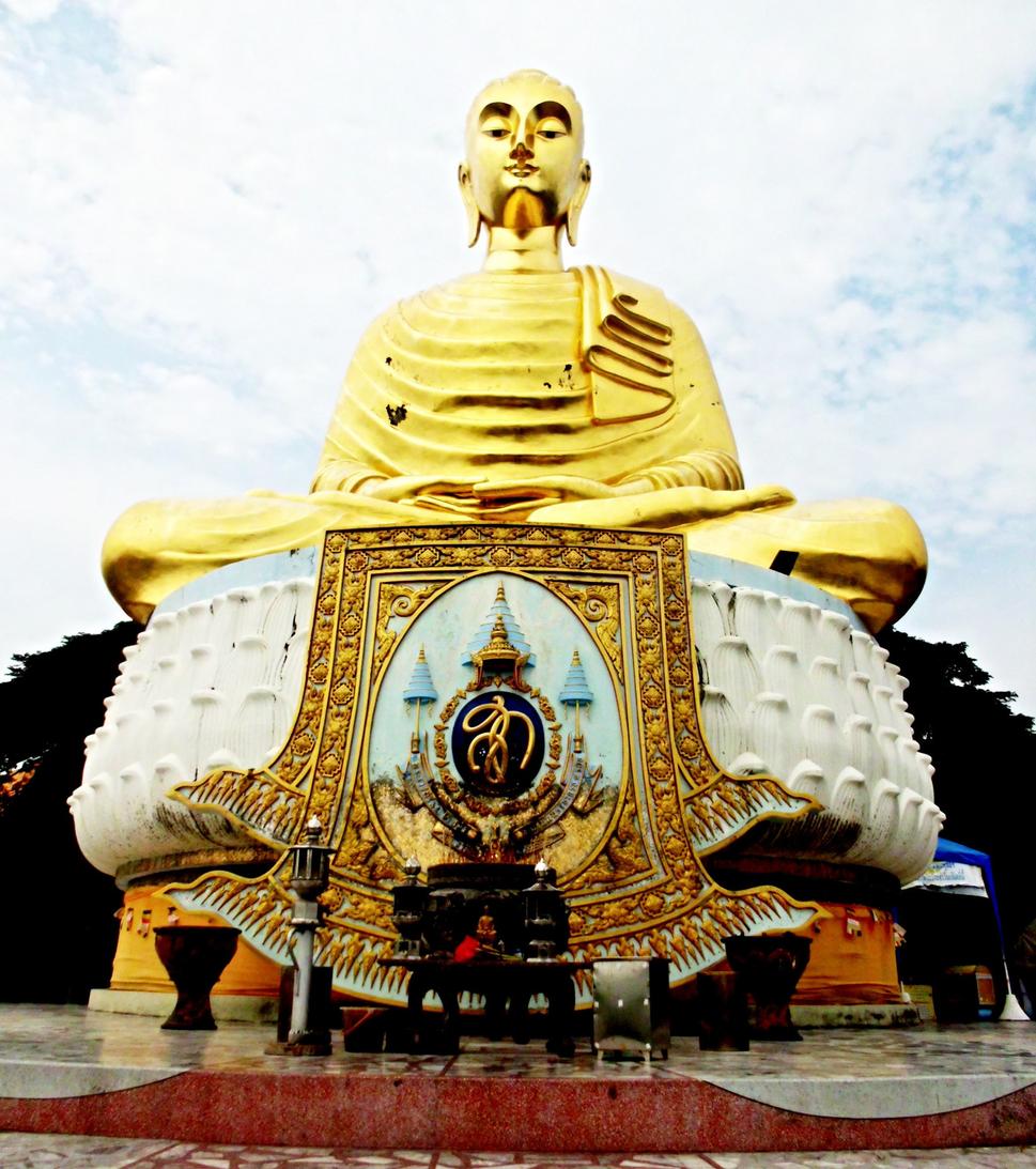 13,5 metrový zlatý Budha