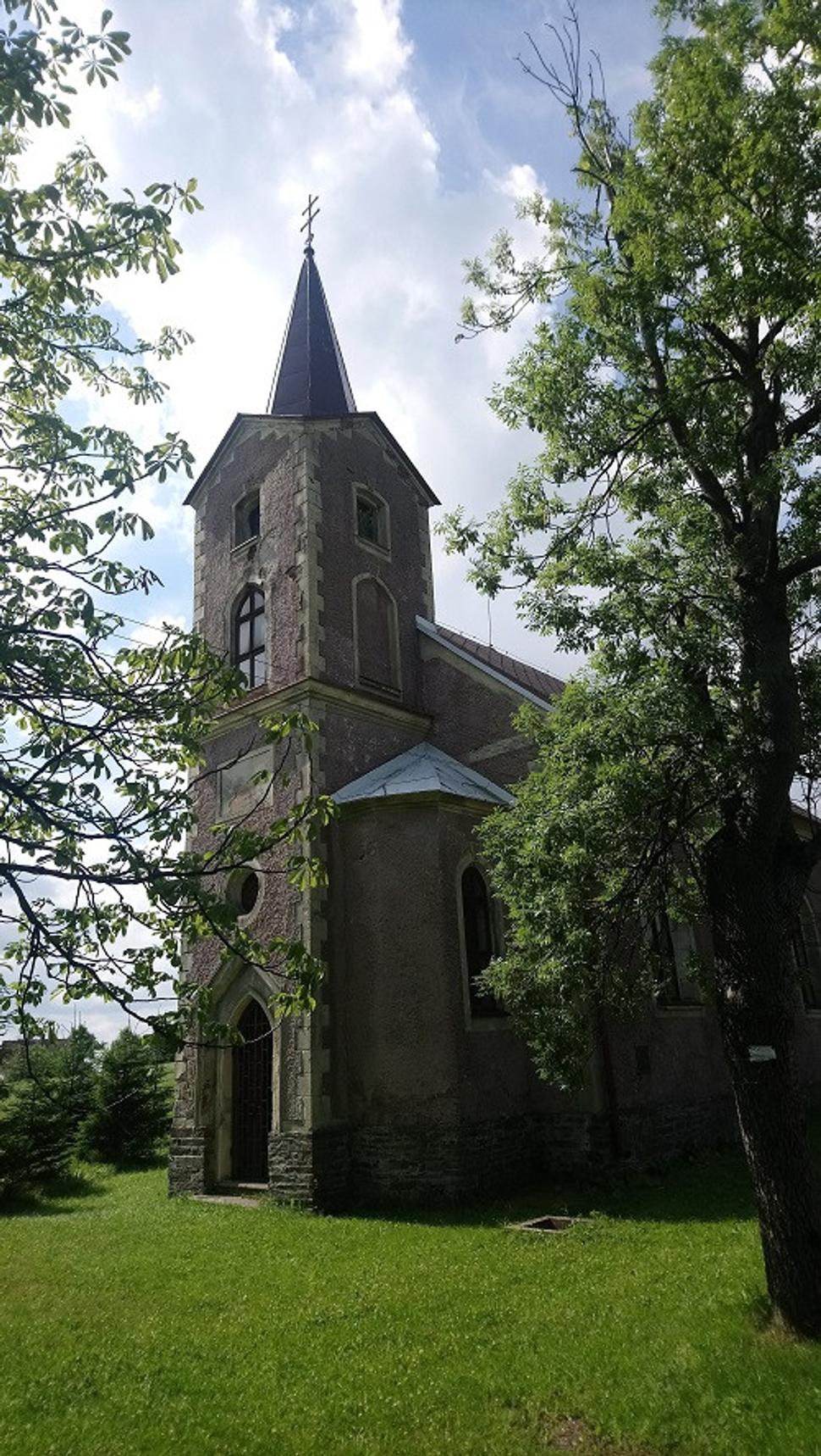 Kostol sv. Terezie v obci Horní Halže