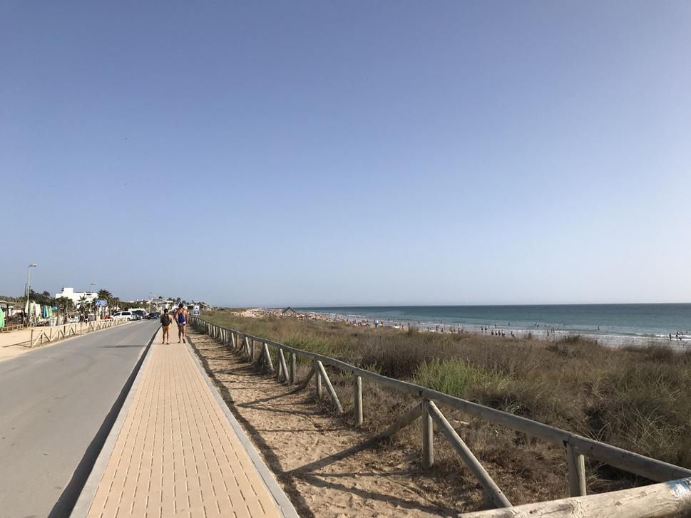 El Palmar, pláž kam až oko dovidí.