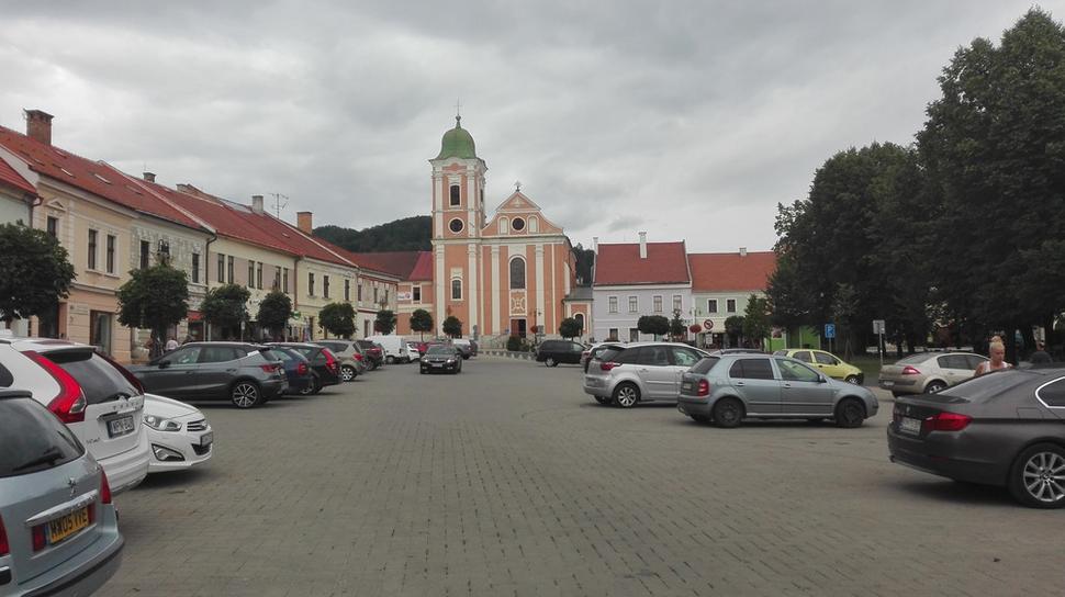 Jeden z kostolov na Baníckom námestí.