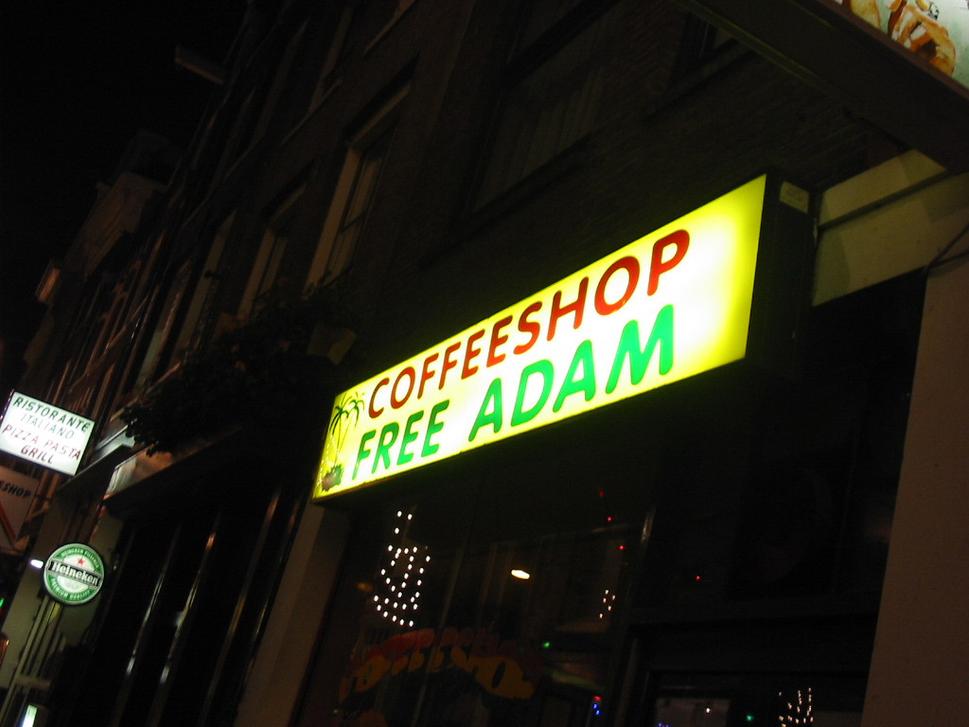 jeden z mnohých coffeeshopov