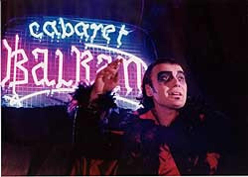 Kabaret Balkan bol mozno akousi filmovou parodiou na nedavne vojny v Juhoslavii. A mozno iba predzvestou dalsich nepokojov...