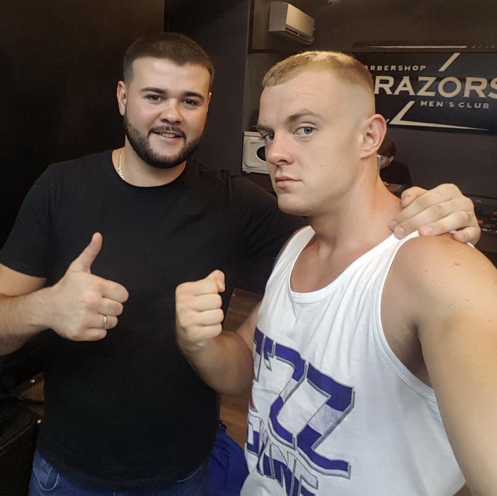 Barber z Razors barbershop