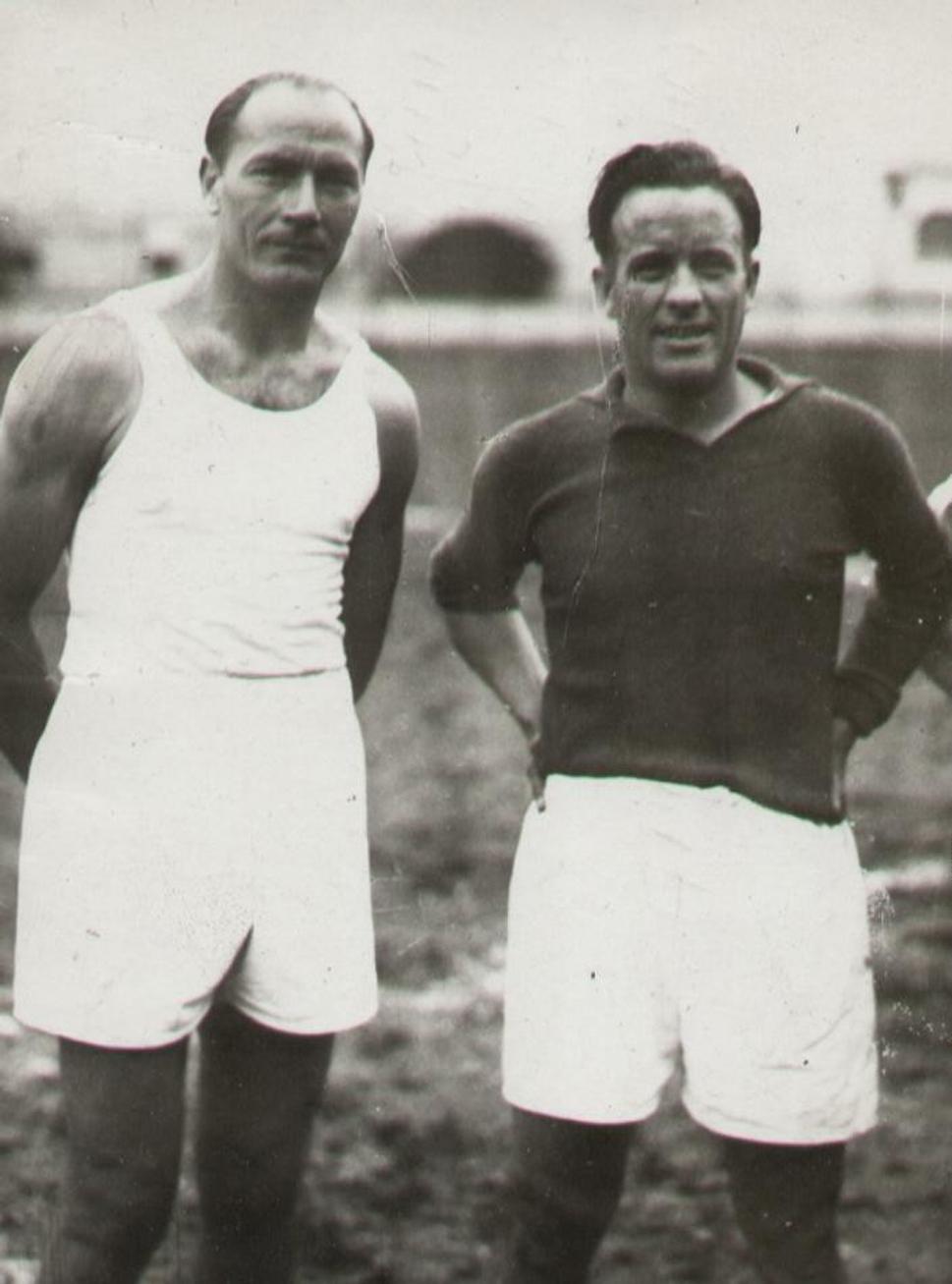 Tréner József Bánás a kapitán AC Miláno Mario Magnozzi (1932/1933)