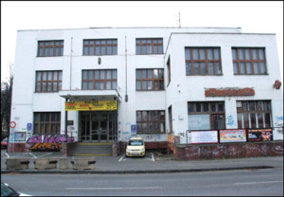 Kino Hviezda stále chátra - napriek už preinvestovaným 161 tisícom Eur, ktoré sa minuli prevažne na projekty