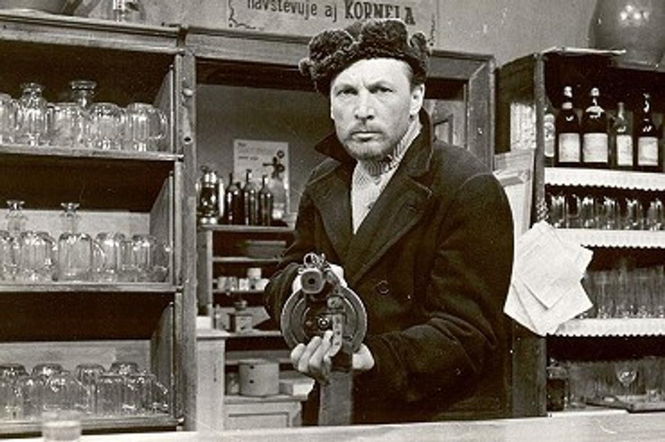 Záber z filmu Kapitán Dabač.