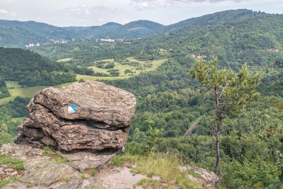 Ďurova Skala. V pozadí časť mesta Kremnica