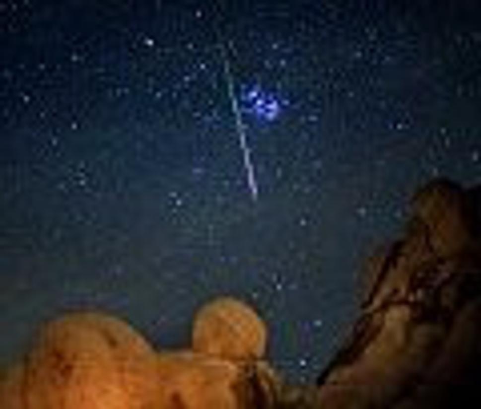Fotografia zo stránok: http://science.nasa.gov/spaceweather/meteors/gallery_18nov01_page2.html