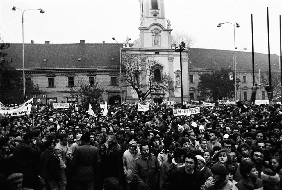 Nám SNP, november 1989