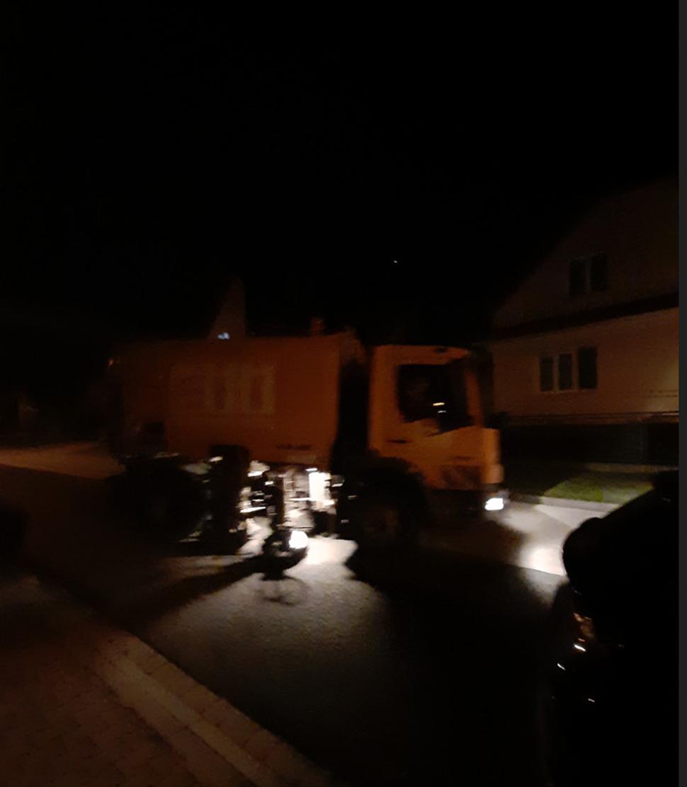 Leto 2021, čistenie ulíc pred polnocou - 4 x týždenne .