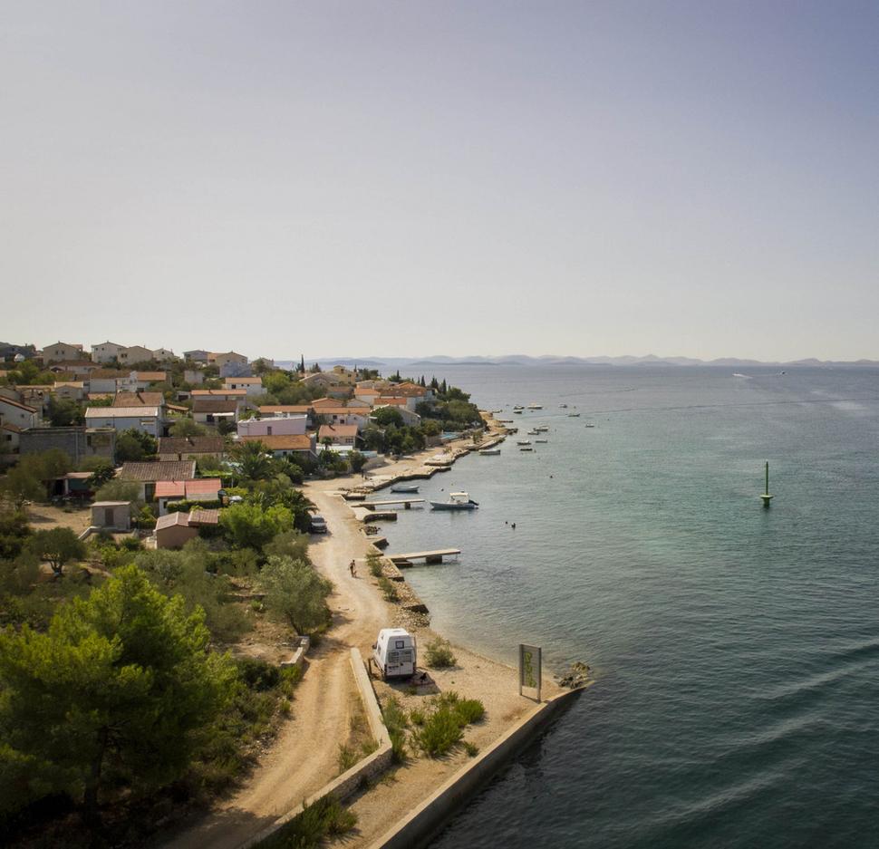 Na polceste: Výhľad na Jadran z mosta Maly Zdrelac, ktorý spája ostrovy Ugljanu