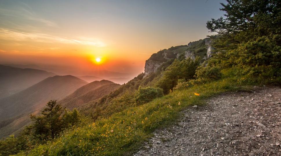 Už sa blížime, opar trošku rozpíja lúče